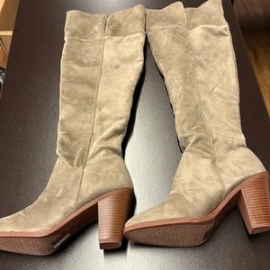 Qupid size 8 brown suede boots. Like new